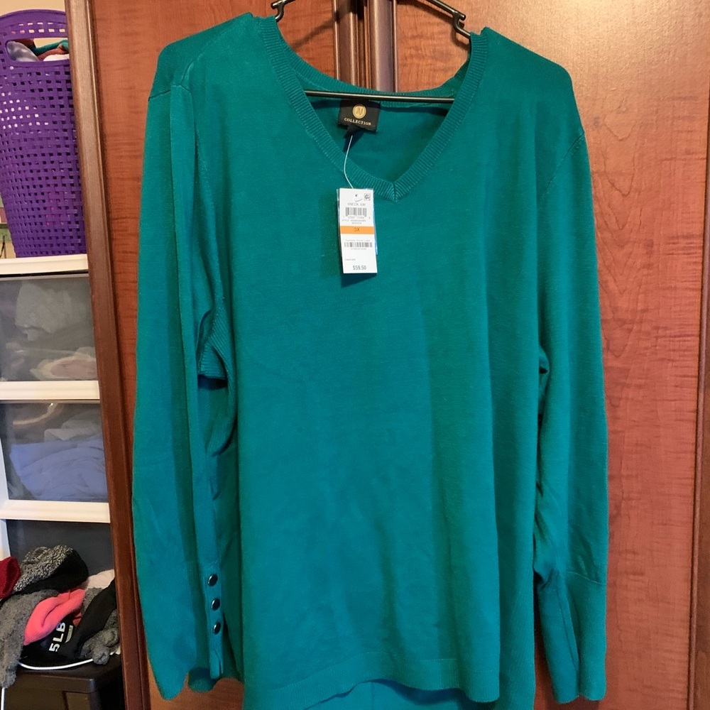 NWT 3X Green Sweater with Gold embellishment